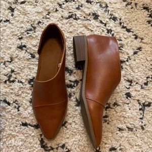 Cut-out fashion bootie